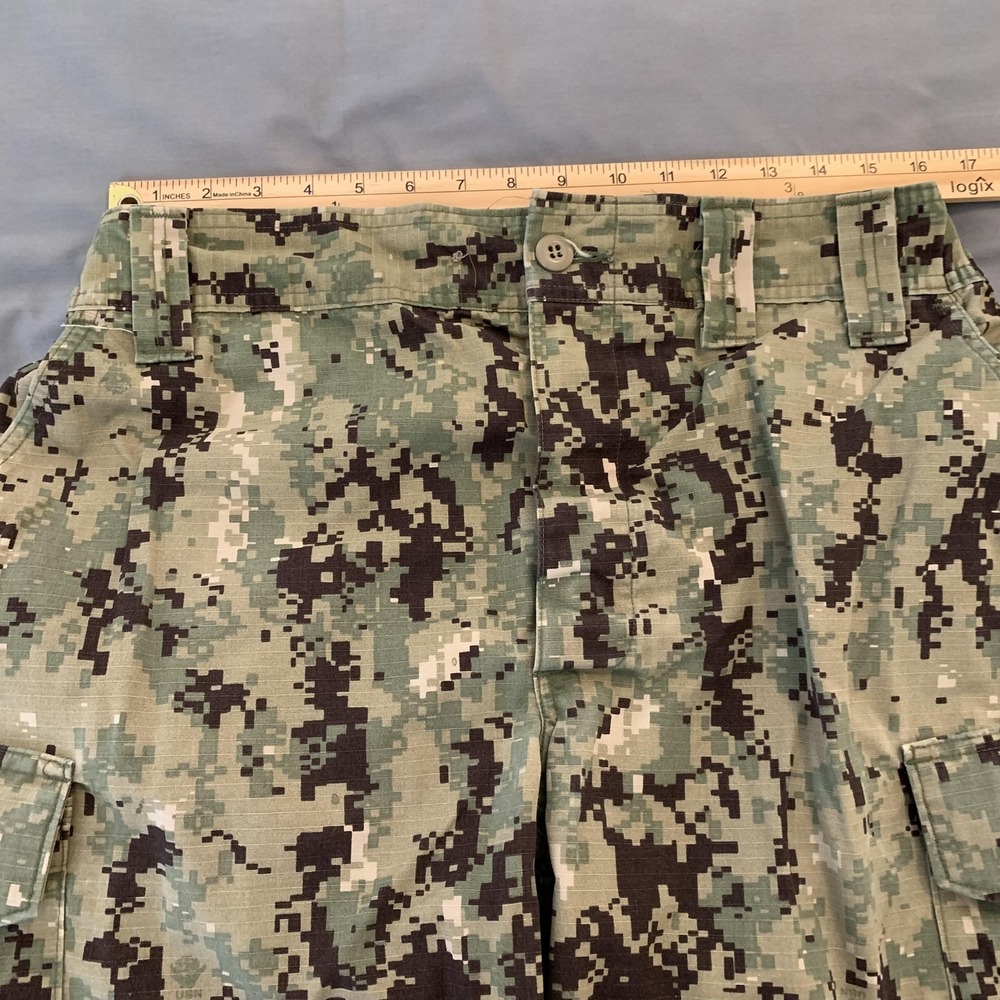 Navy Working Uniform Shorts Mens Large Cut Off Green Camo Cargo Type III BDU - Picture 4 of 9